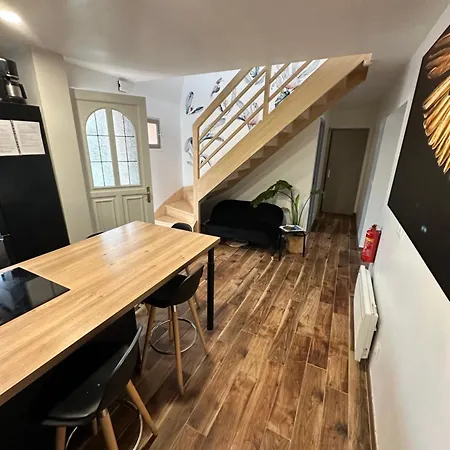 Homestay Privee, Maison Avec Jardin, Quartier Europe *