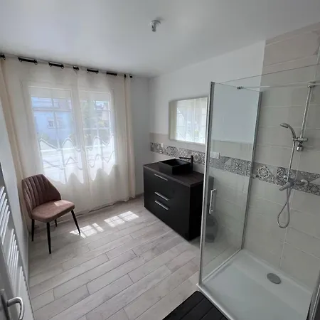 Homestay Privee, Maison Avec Jardin, Quartier Europe