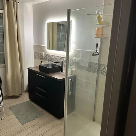 Privee, Maison Avec Jardin, Quartier Europe Homestay
